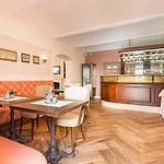 Ξενοδοχείο Katerina 4*